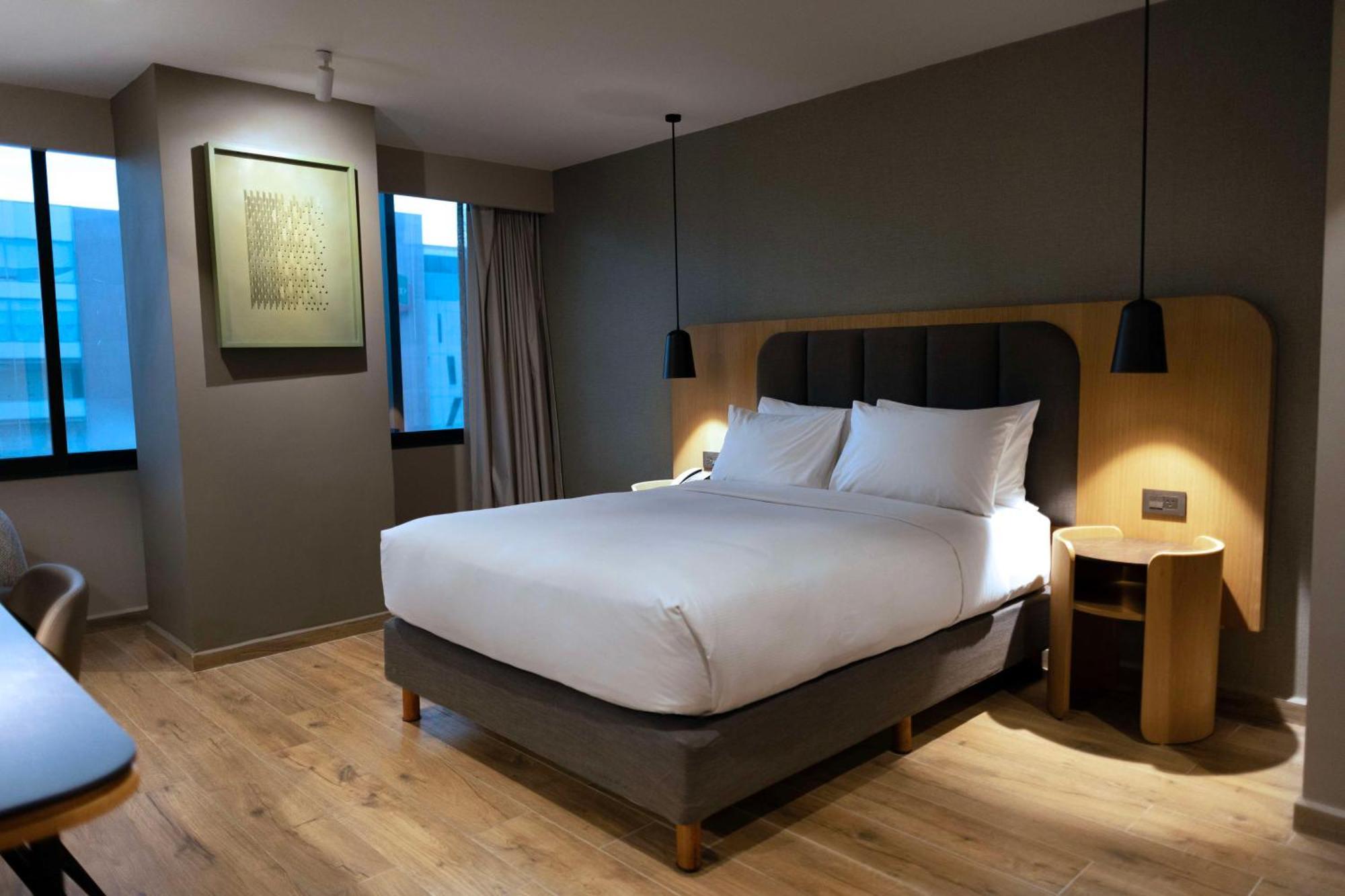 Queen Room,1625481666:JPEG